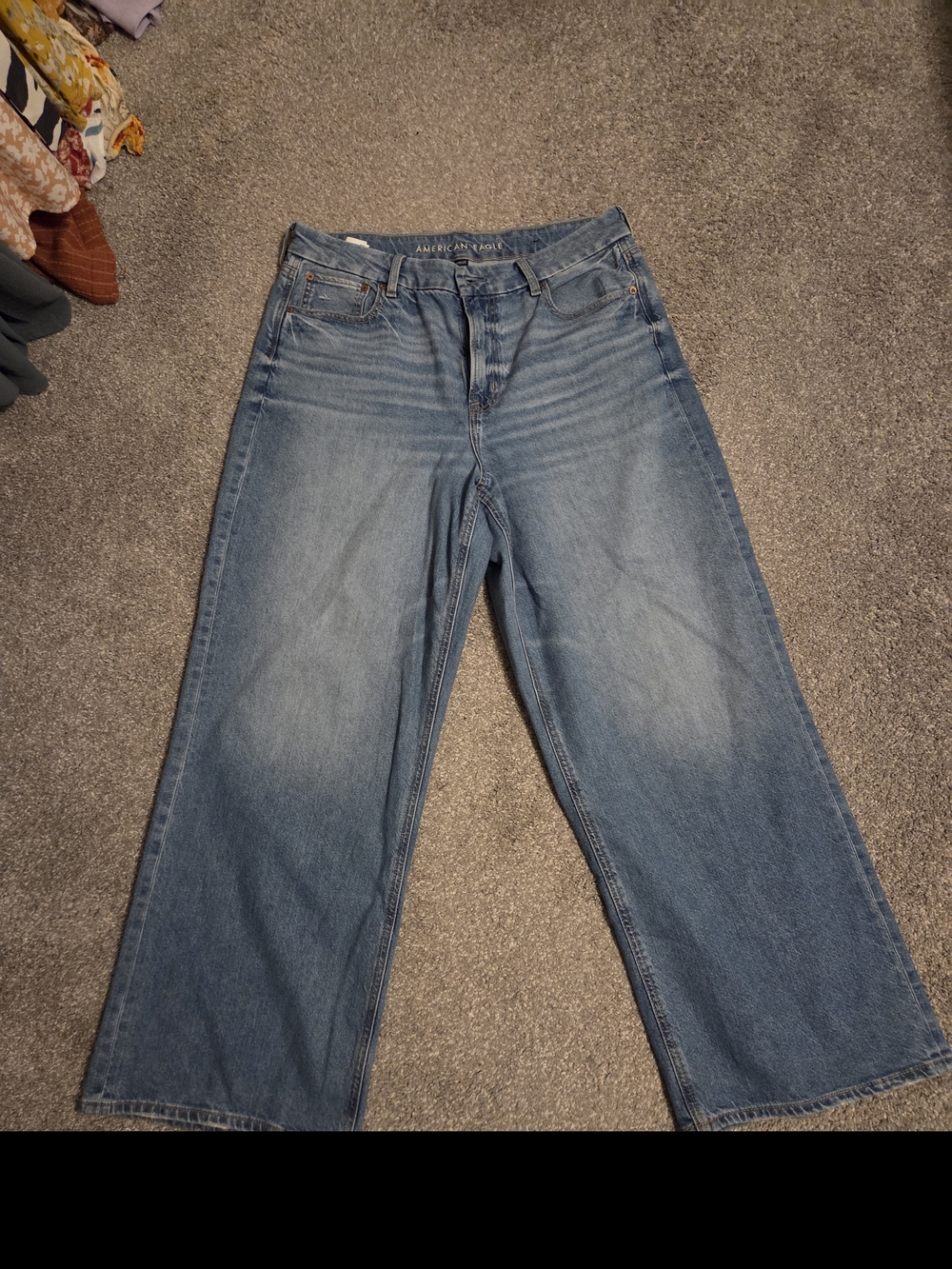 American Eagle Outfitters High-Rise Wide Leg Jeans - Light Blue Wash